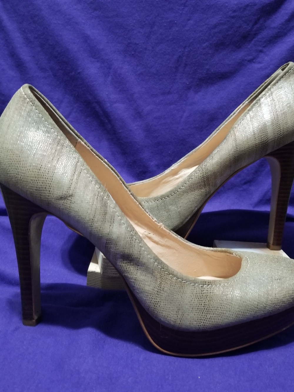 Calvin Klein Women's 9 Light Metallic Gold With Shimmering Finish Leather Pumps